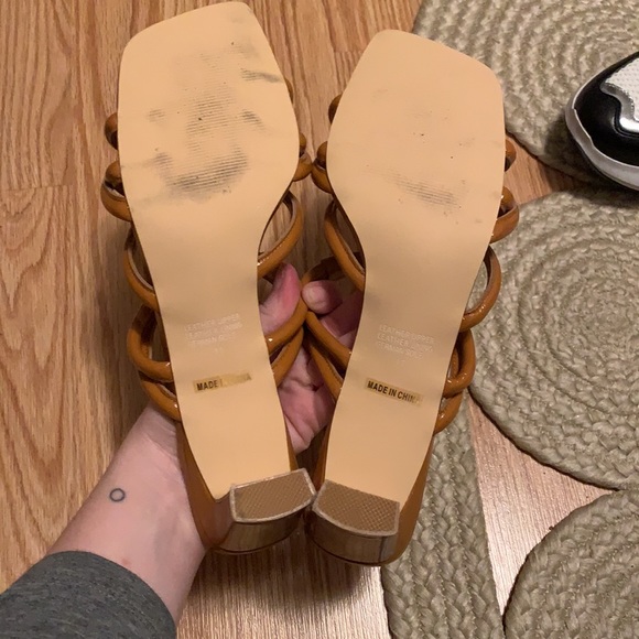 👉Intentionally Blank Strappy Kitten Heels - Picture 3 of 6